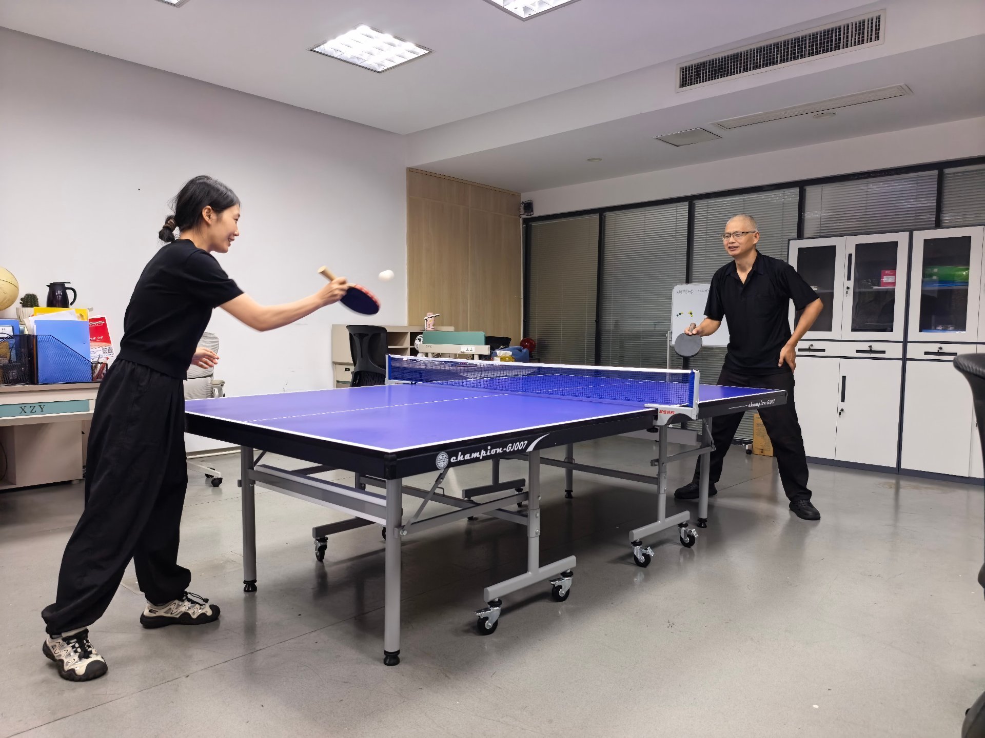 Xinlv Smart technical support team during a ping-pong break in the office lounge